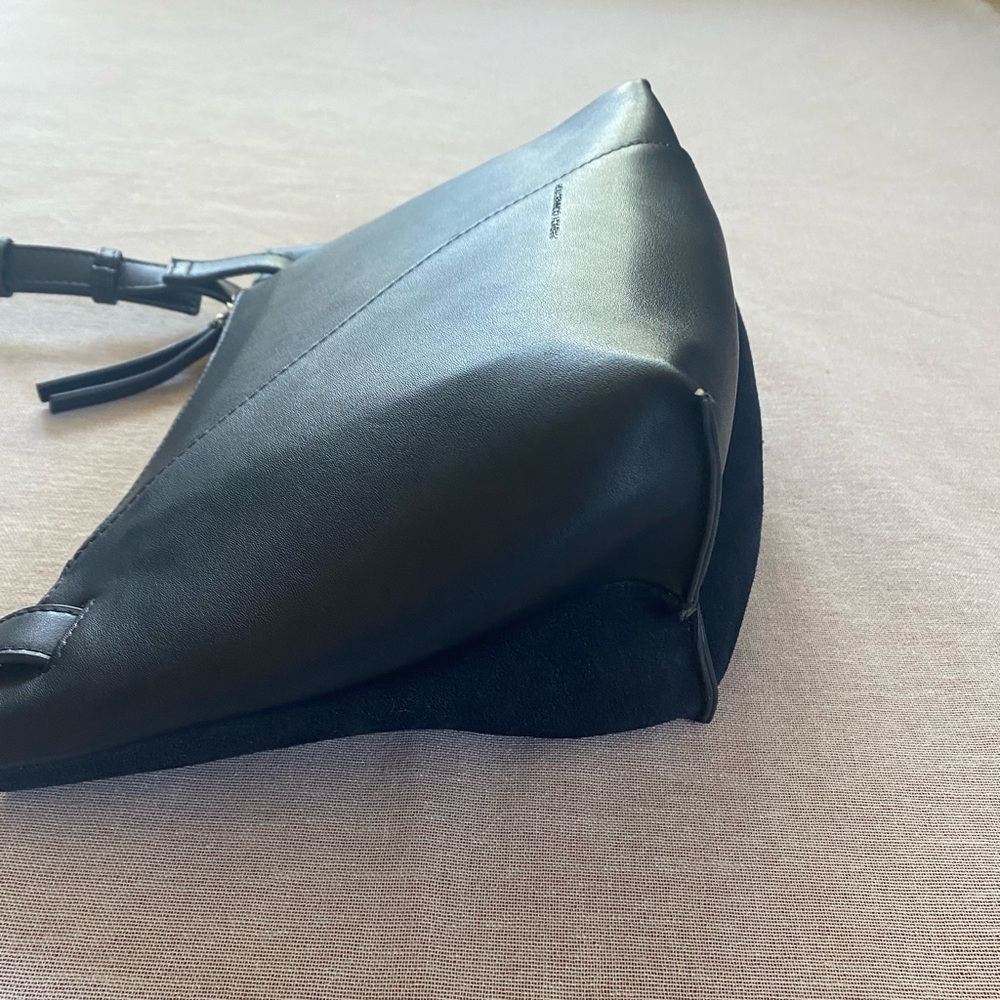 French Connection leather navy purse. - Picture 4 of 10